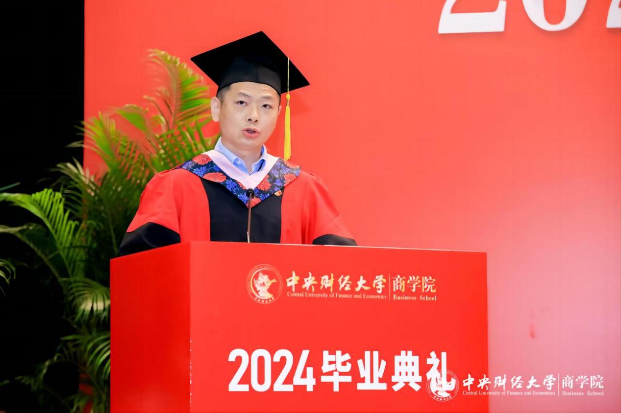 MBA教育中心副主任兼122cc太阳集成游戏副院长朱飞(1)